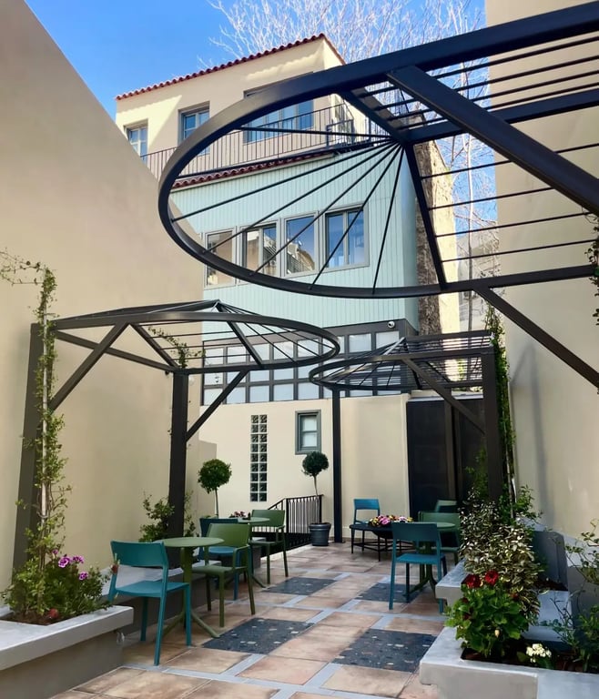 Living Yard Acropolis