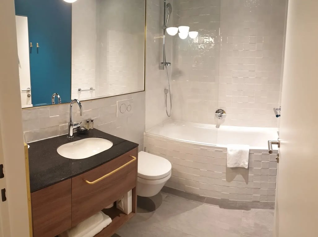 STAGE 12 Hotel by Penz