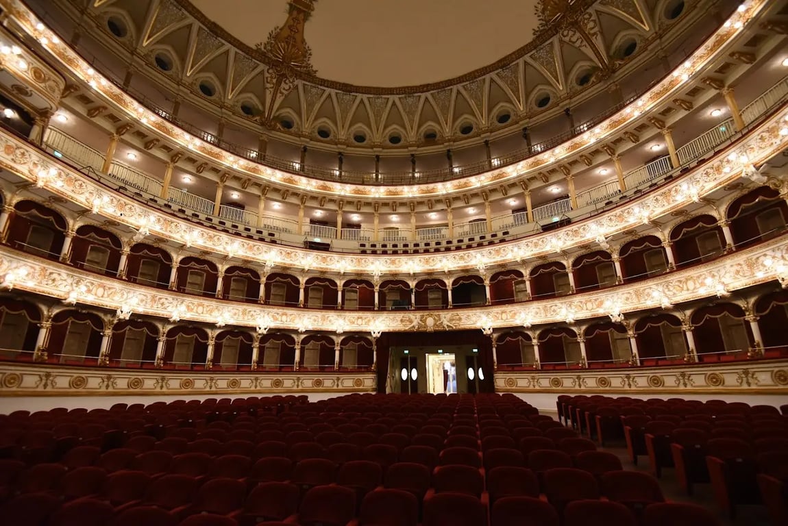 Teatro Petruzzelli, Bari