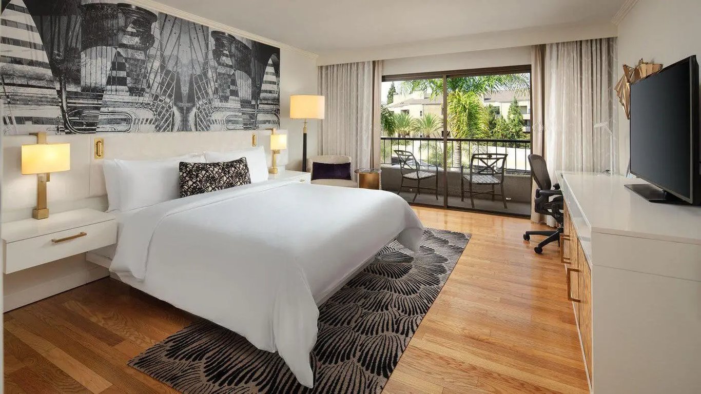 Avenue of the Arts Costa Mesa a Tribute Portfolio Hotel