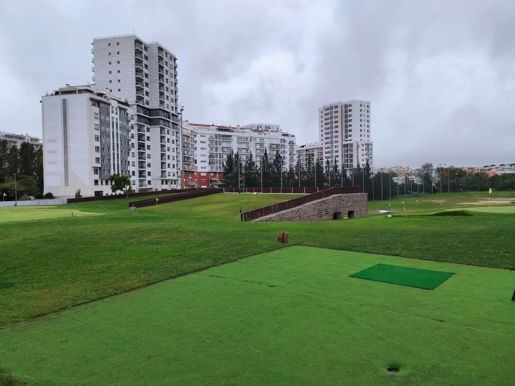 Golf Greens & Waves