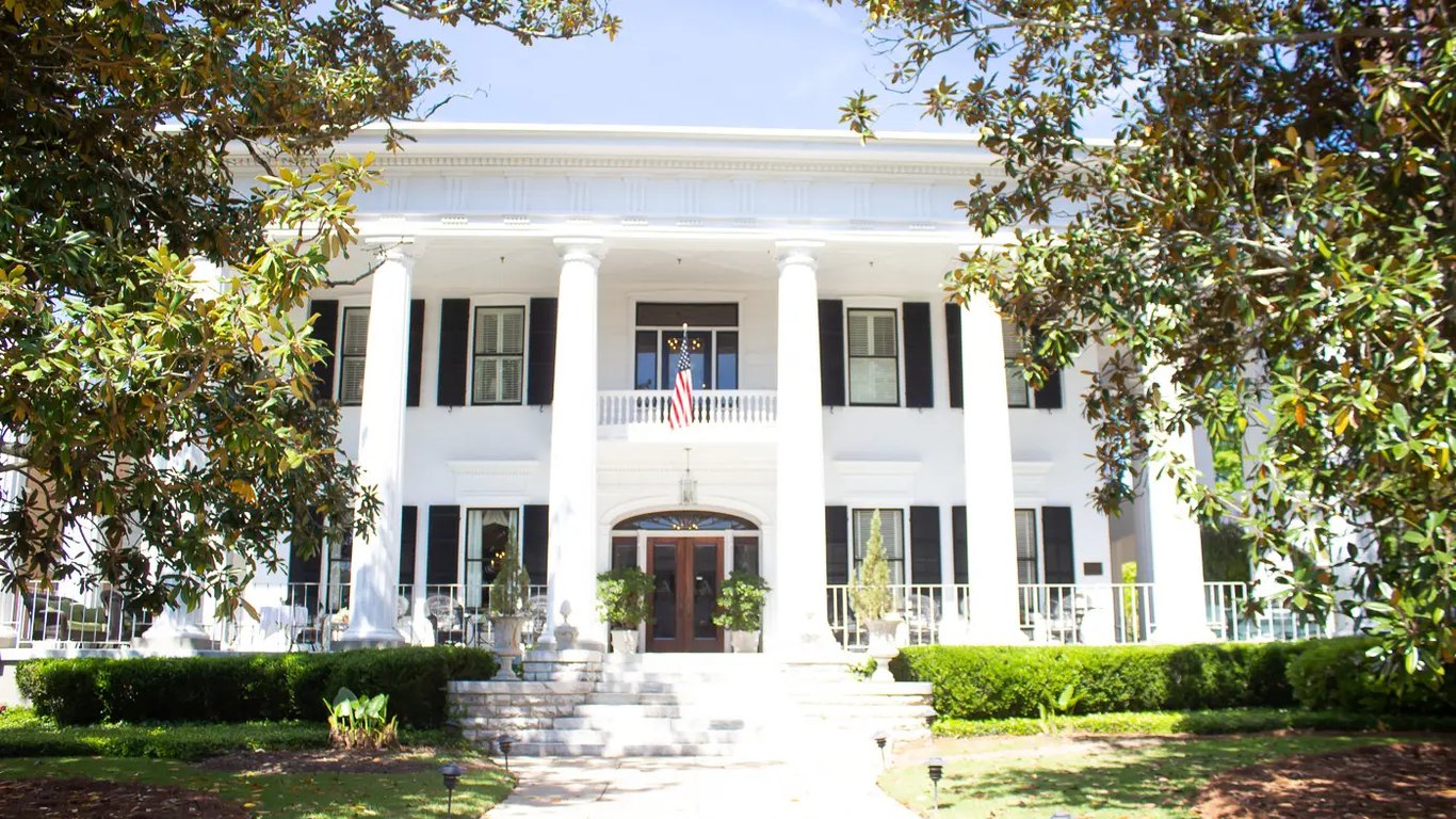 1842 Inn