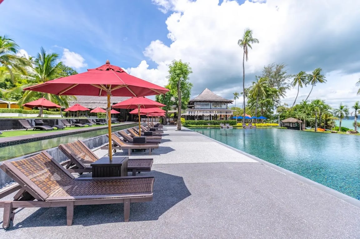 Phuket Vijitt Shore Villa & Spa
