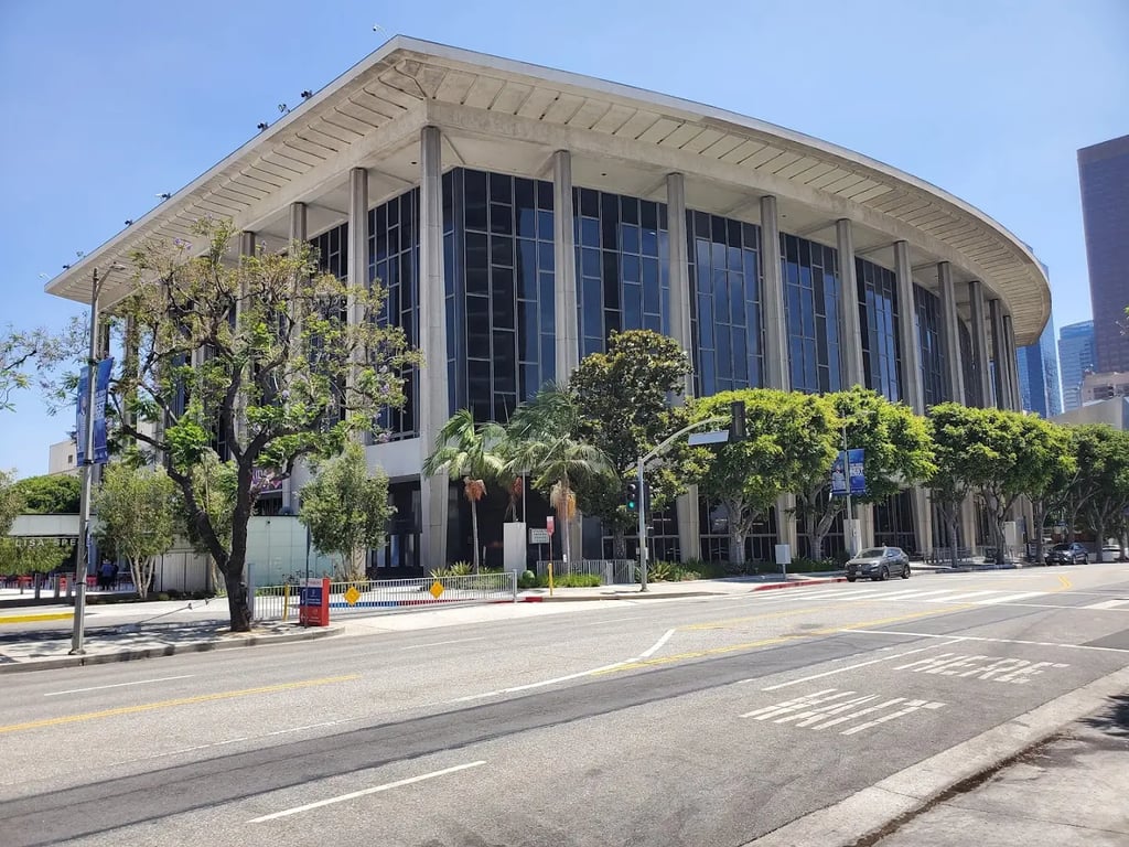 Dorothy Chandler Pavilion (Los Angeles Opera), Los Angeles