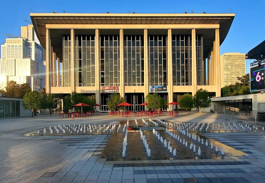 Dorothy Chandler Pavilion (Los Angeles Opera), Los Angeles