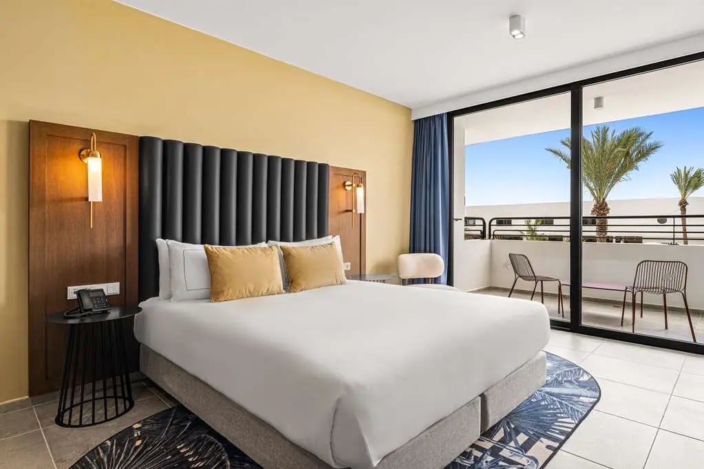 Corendon Curacao All-Inclusive Beach Resorts, Curio by Hilton (Mangrove Beach & The Rif)