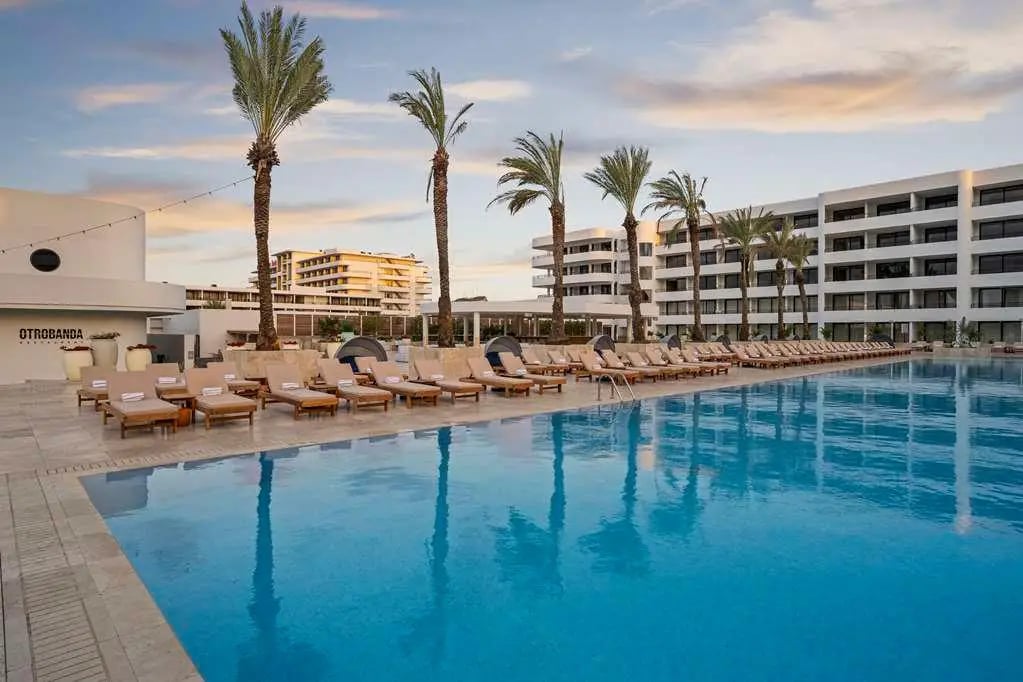 Corendon Curacao All-Inclusive Beach Resorts, Curio by Hilton (Mangrove Beach & The Rif)