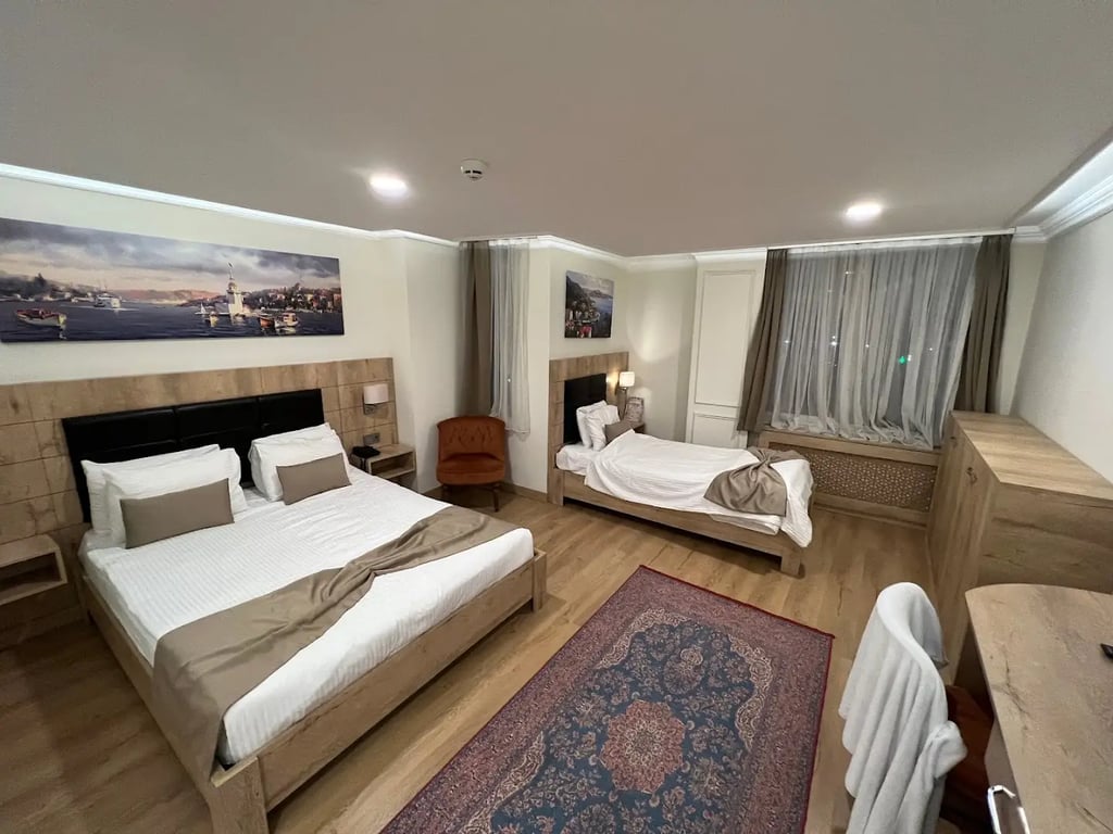 Porta Romanos Hotel