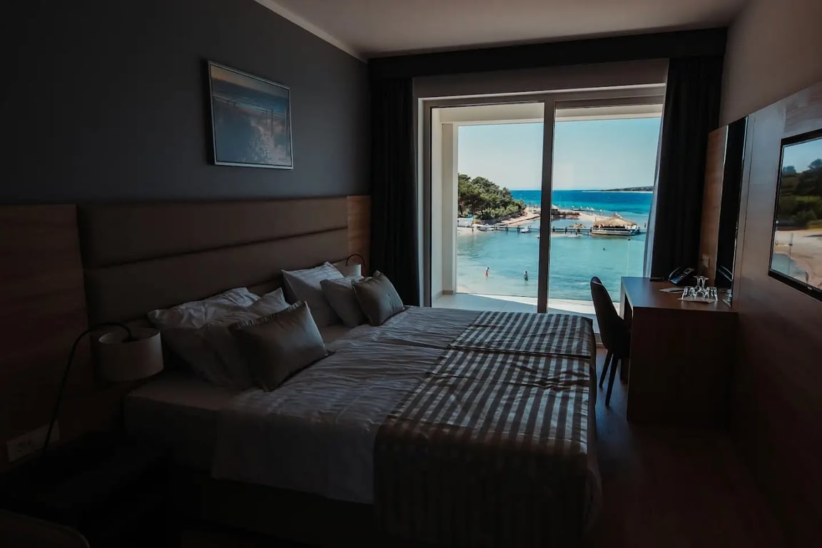 Kaneo beach hotel Novalja