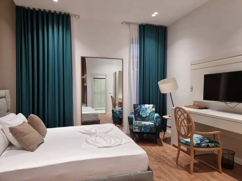 HEIRESS Hotel