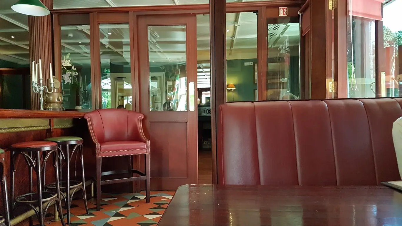 Step House Hotel