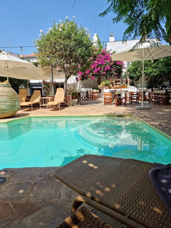 Bratsera Boutique Hotel