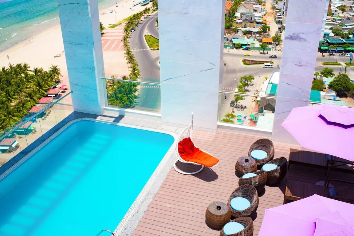 Pha Lê Hotel