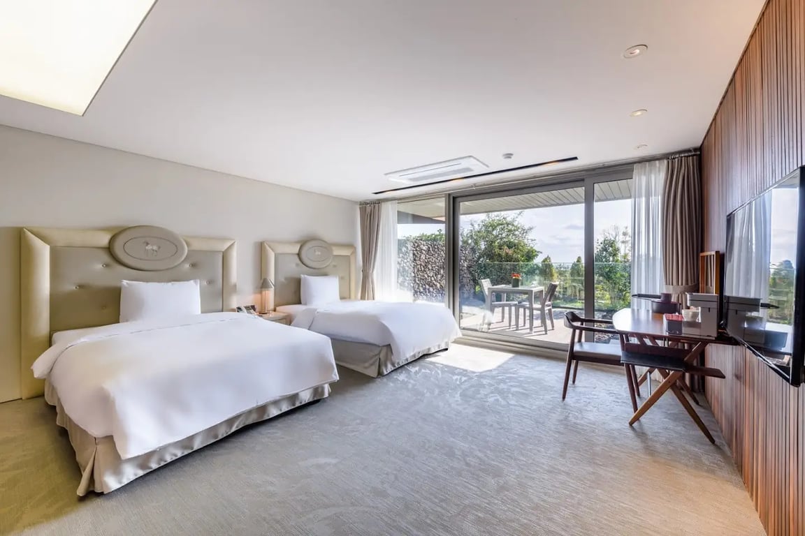 Bayhill Pool & Villa