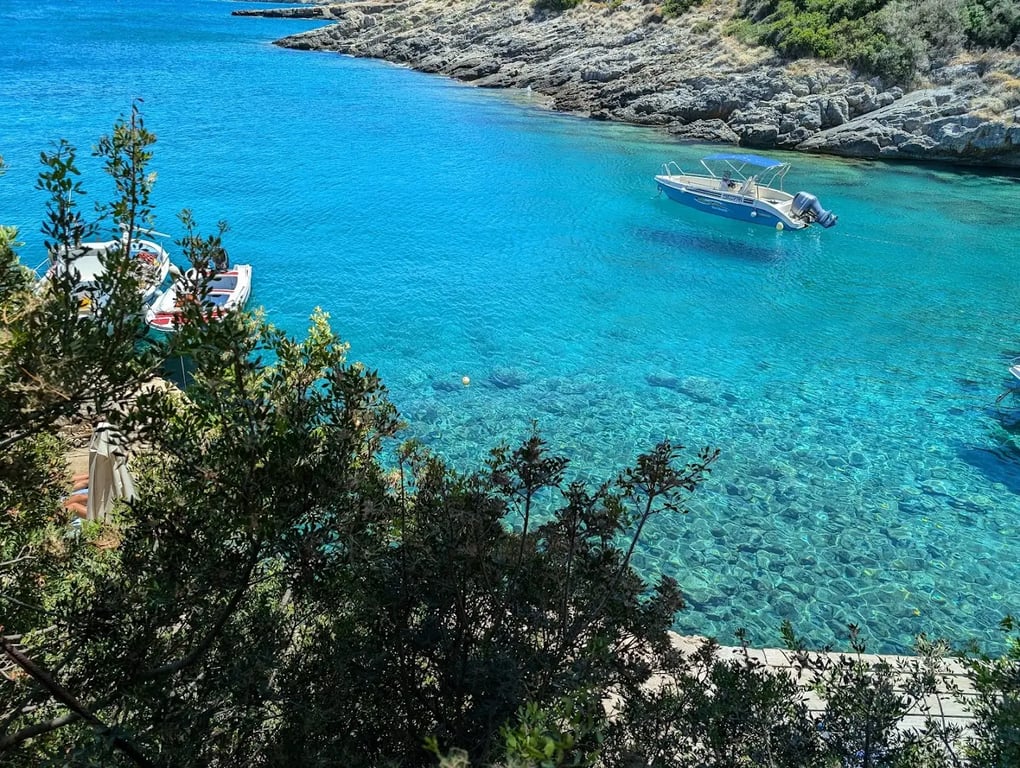 Mikro Nisi Restaurant