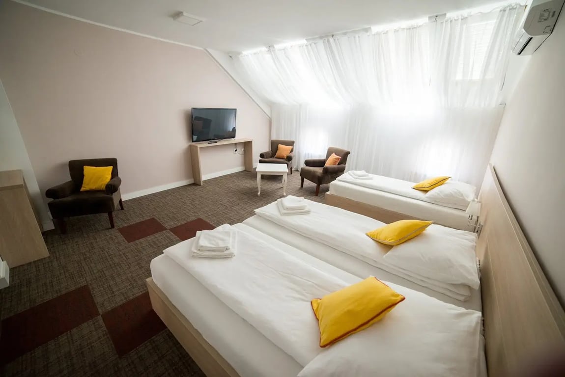 Hotel Story