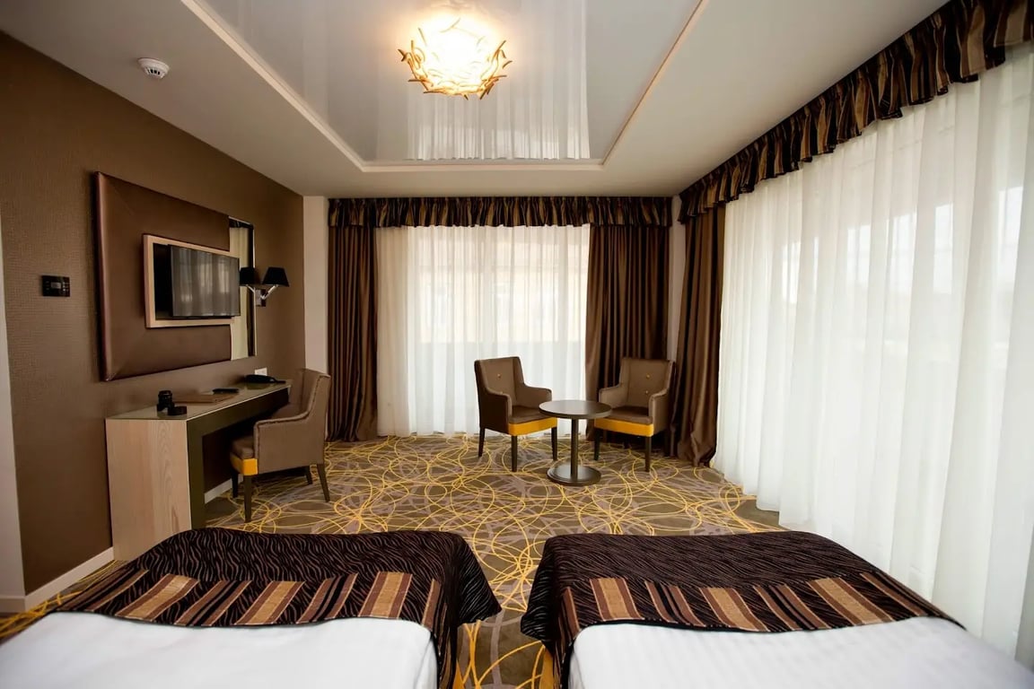 Exclusive Hotel & More