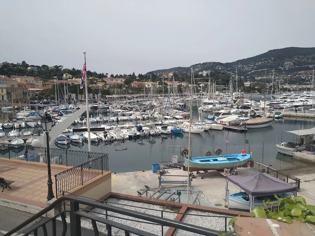 Le Bar