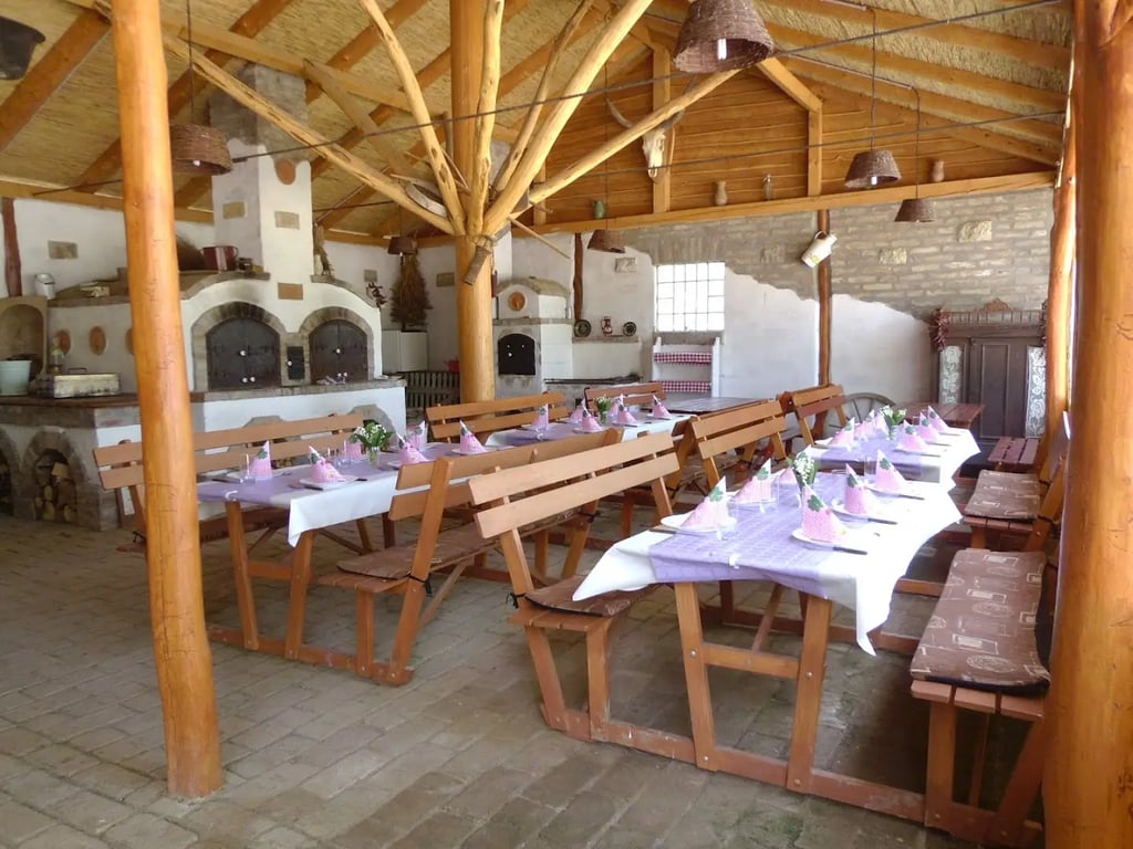 Tenkes Lovastanya