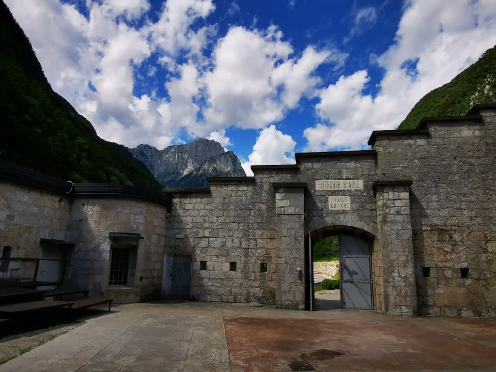 Kluže Fort