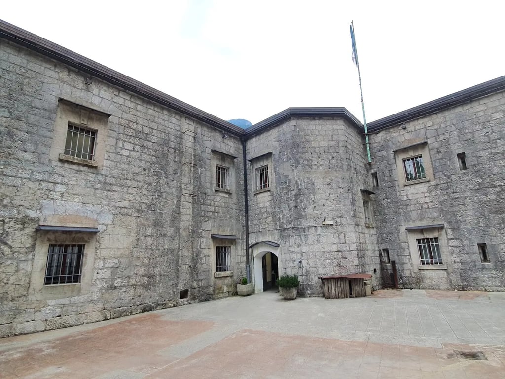 Kluže Fort