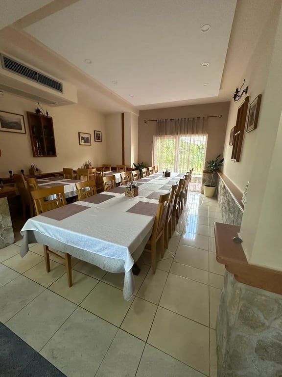 Hotel Dina