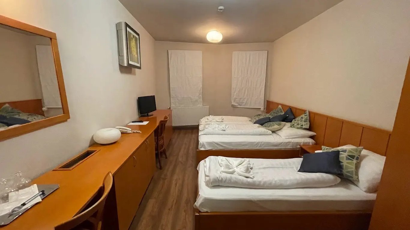 István Hotel***