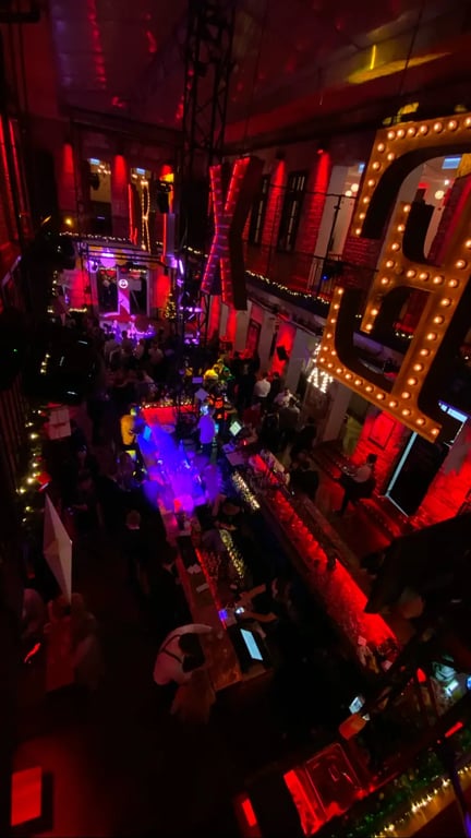 EXTRA Budapest - Brunch Bar Club
