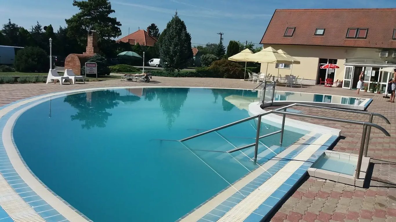 Festetich Kastélyszálló és Zsuzsanna Hotel