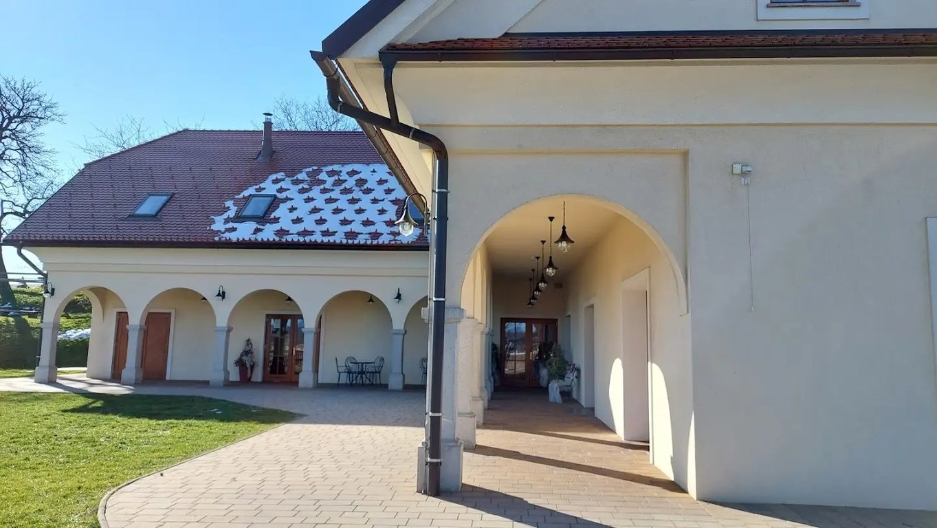 Vinski Dvor Deu