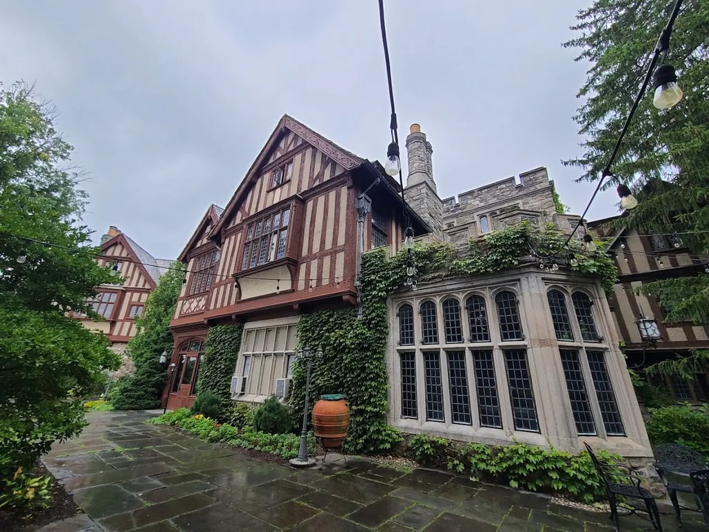 Skylands Manor