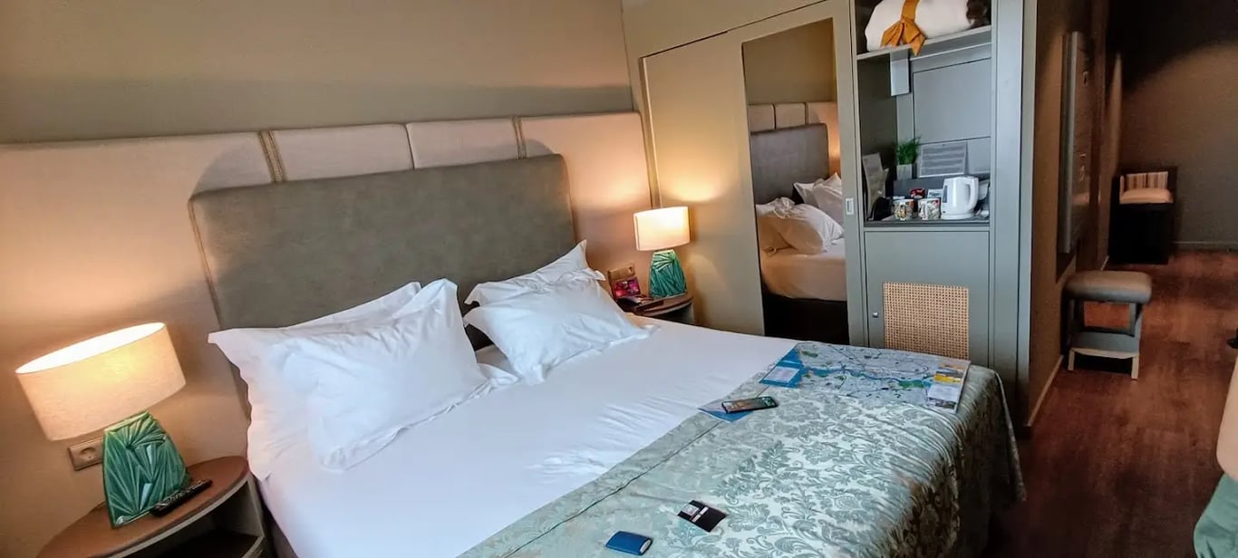 Hotel Jaguar Oporto - Airport to Hotel and City is a free Shuttle Service