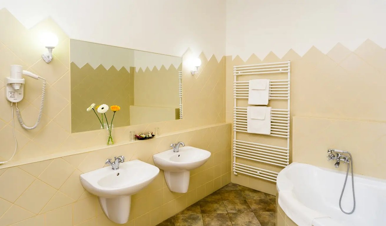 Károlyi Kastély Hotel & Restaurant