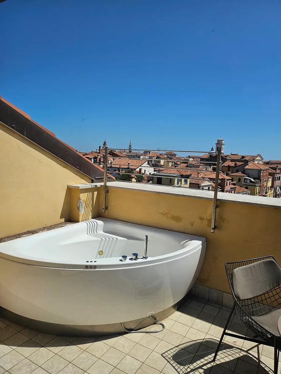 Palazzo Veneziano - Venice Collection