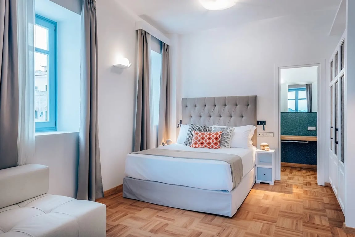 Shapes Luxury Suites