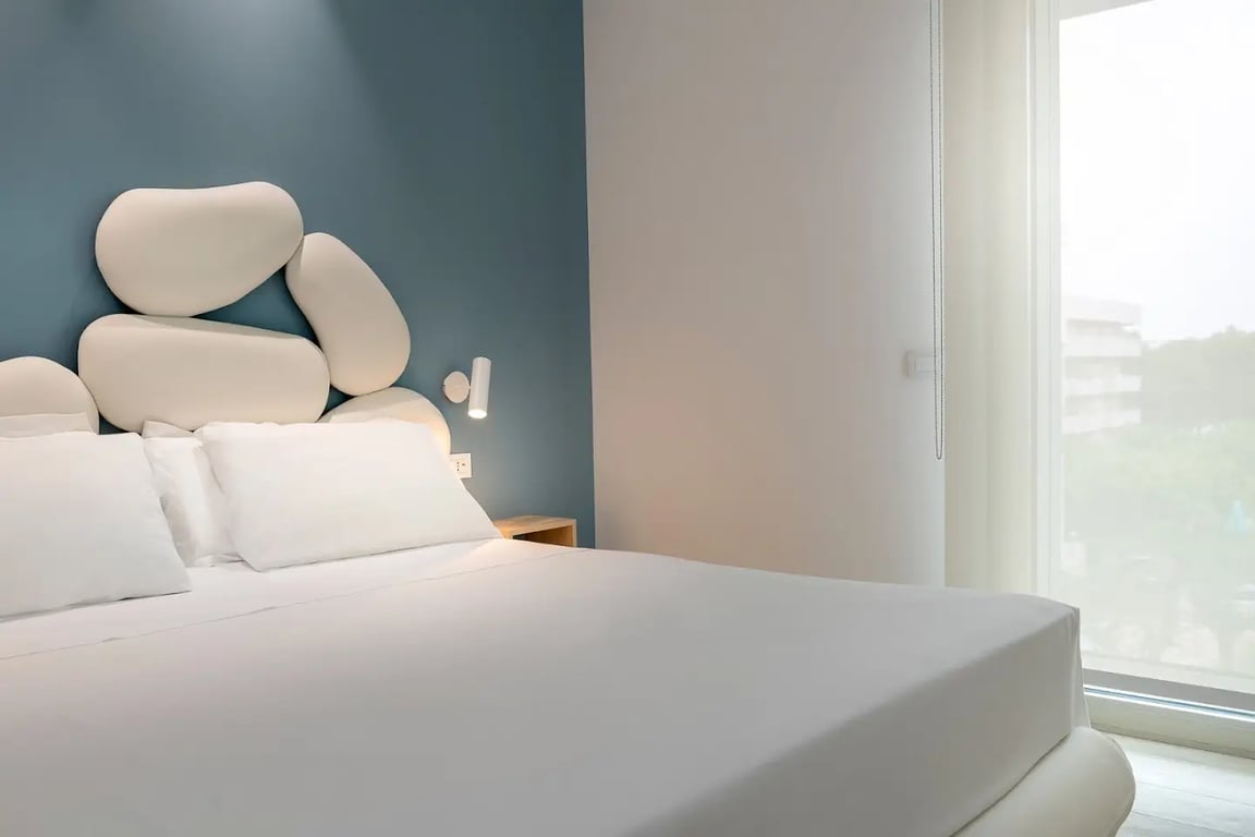 YOUMAMI Suite Hotel