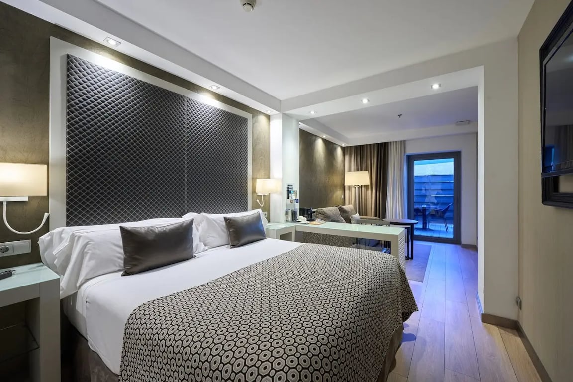 Catalonia Square 4* Sup