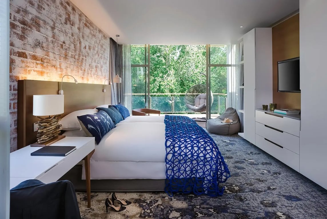 Vineyard Hotel