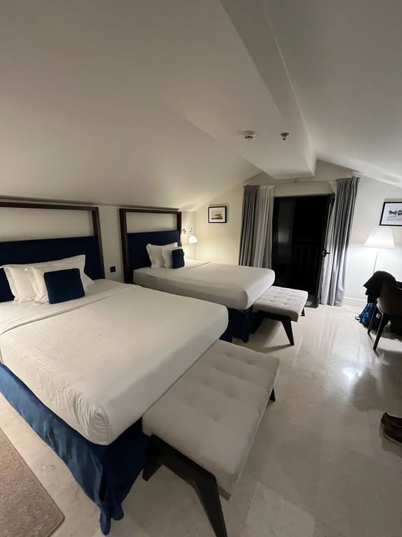 Hotel California by Aycon