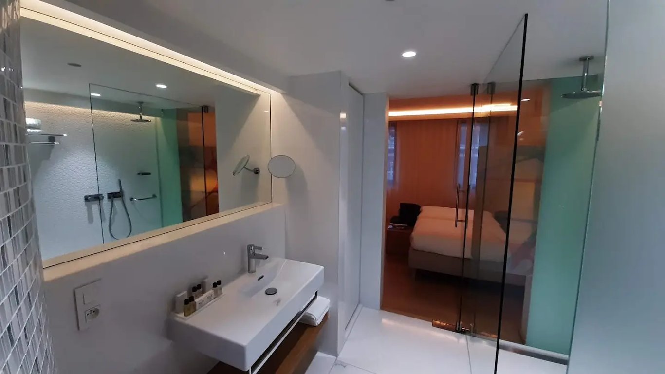 HasHotel
