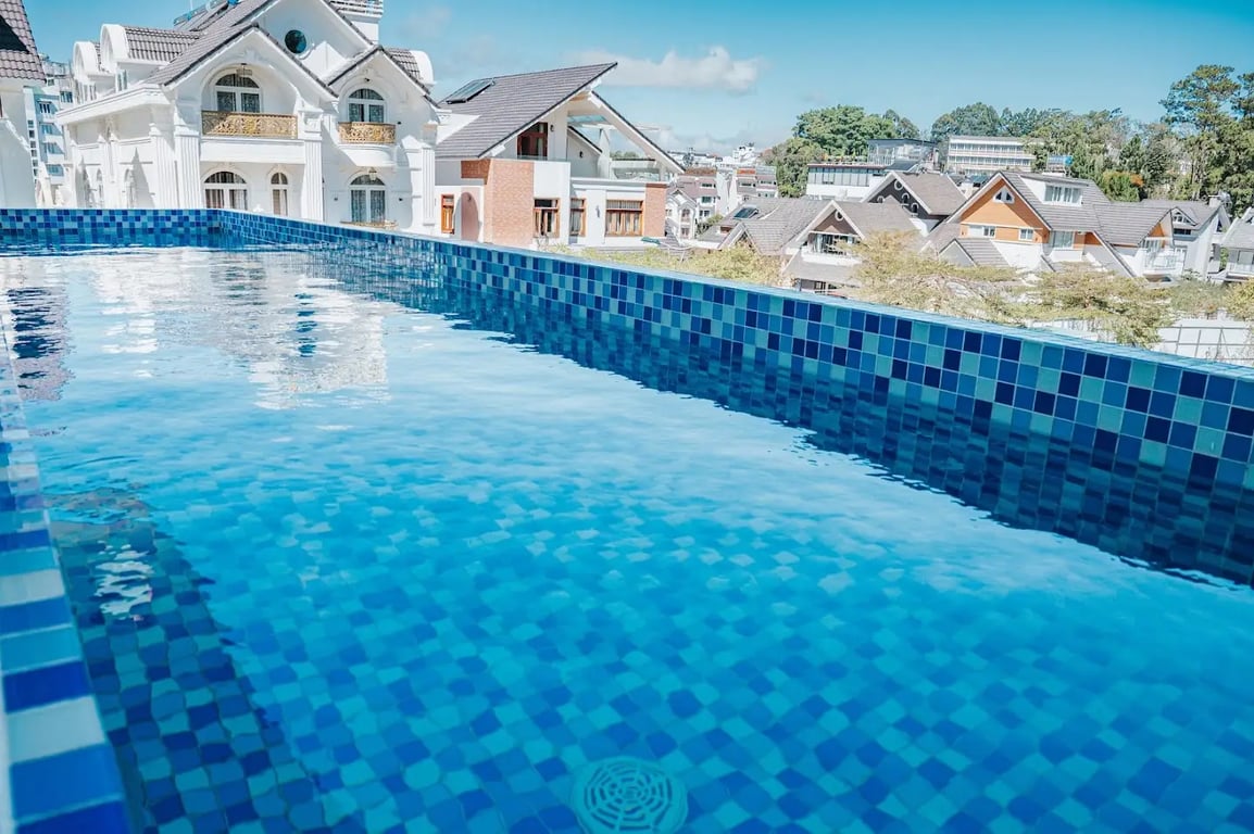 Quy Tai Premium Hotel