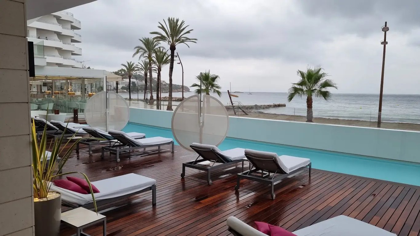 One Ibiza Suites