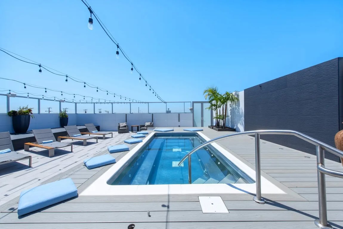 Shade Hotel