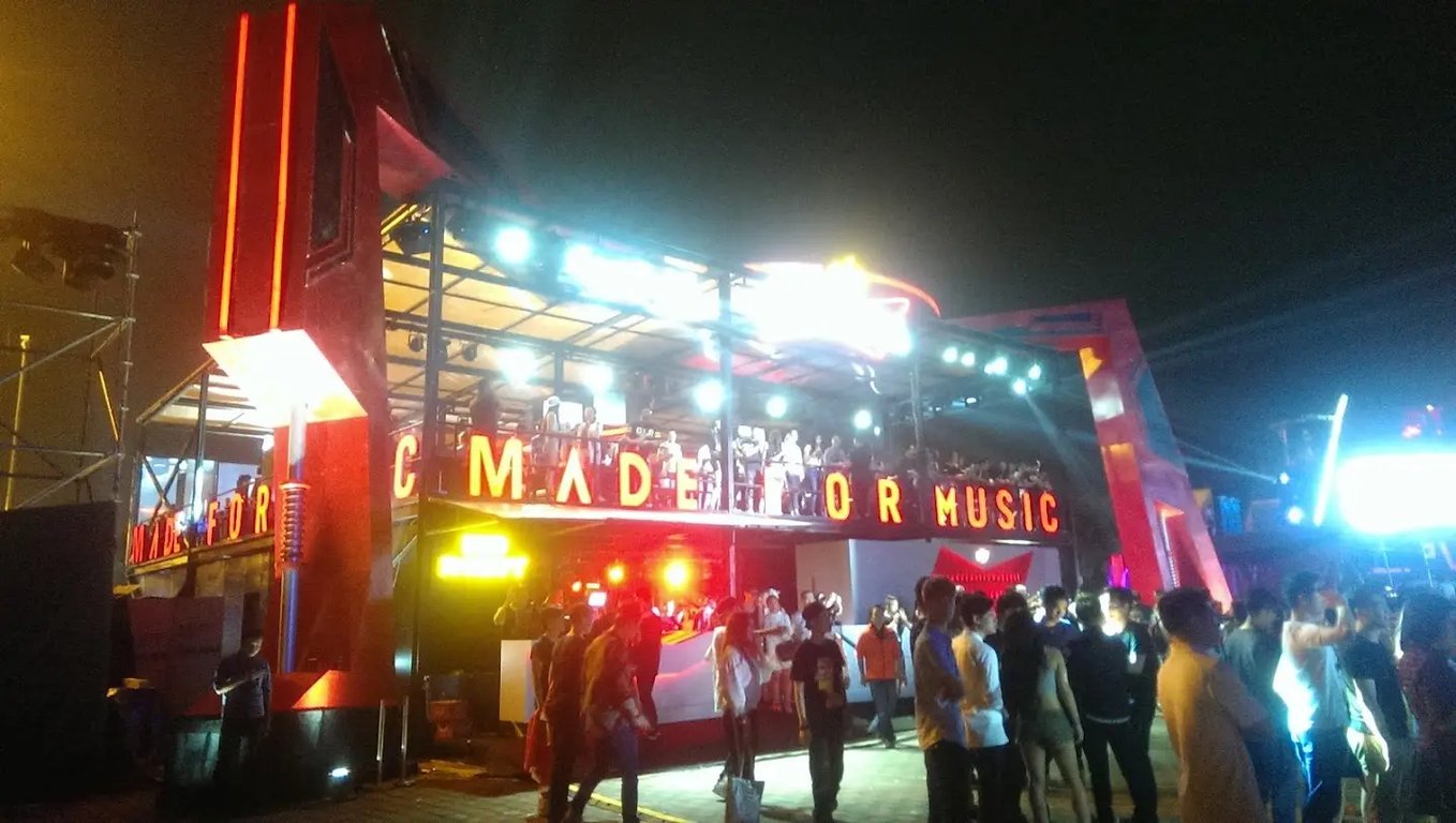 Shenzhen Longgang Sports Center