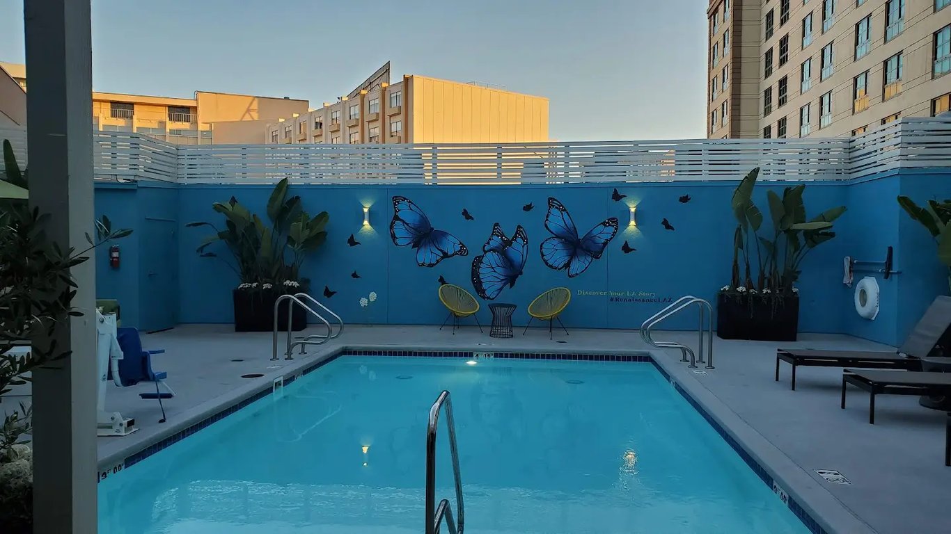 Renaissance Los Angeles Airport Hotel