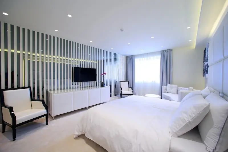 Hotel 9