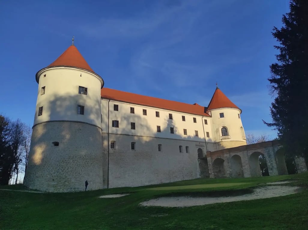 Mokrice Castle