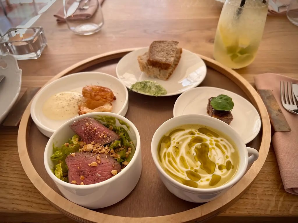 POD RÓŻĄ RESTAURANT