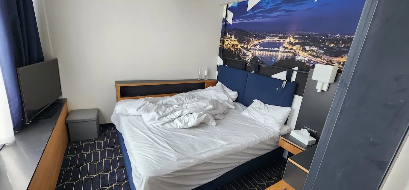 D8 Hotel