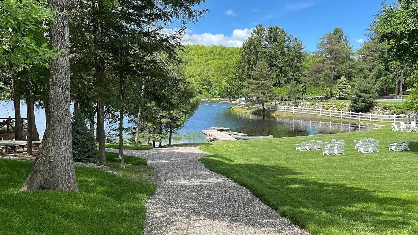 Cedar Lakes Estate